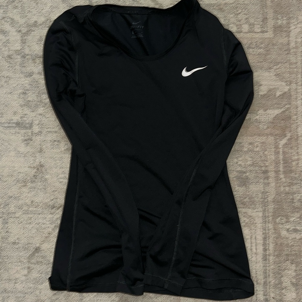 Nike dry fit long sleeve size M